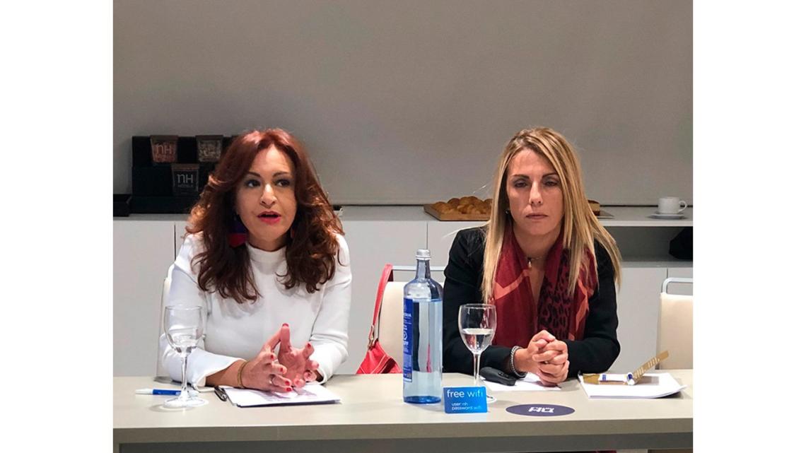 De izqda. a drcha., Susana Rodríguez, presidenta de Asofrío; y la directora general, Laura Mora.