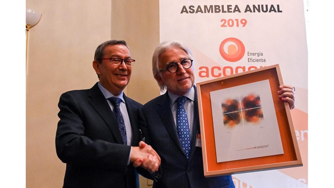 Josep Sánchez Llibre, presidente Foment del Treball, recibiendo su premio.