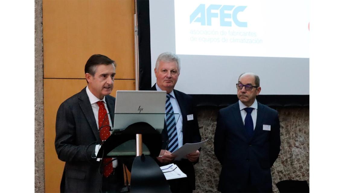De izqda. a drcha., Luis Mena, presidente de AFEC; Juergen Goeller, presidente de EPEE; y Joan Miro, presidente de EVIA.