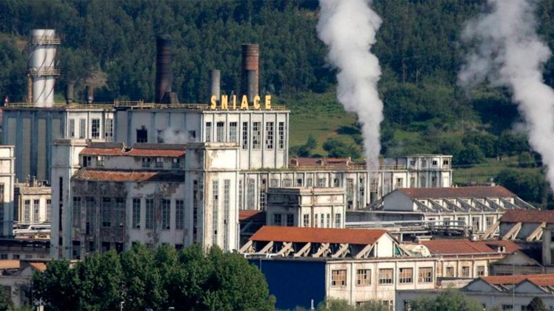 Imagen de la planta de Sniace en Torrelavega (Cantabria).