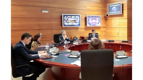 Imágenes del primer Consejo de Mininistros por videoconferencia de la Historia de España.