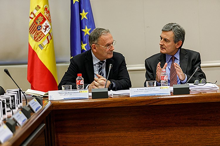 El secretario de Estado de Transportes, Movilidad y Agenda Urbana, Pedro Saura (derecha), durante un acto anterior.