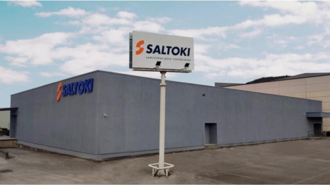 Imagen del primer punto de venta que Saltoki inauguró en enero de 2020, ubicado en el polígono industrial Mallabiena, en una zona industrial situada entre Iurreta y Durango.