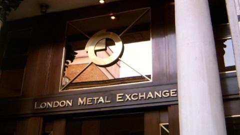La Bolsa de Metales de Londres (LME) señala, en sus últimos datos, que estas materias primas estarían reduciendo un poco sus precios.