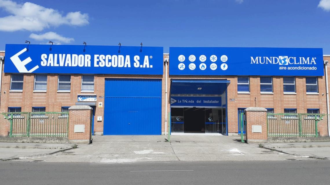 Fachada del punto de venta de Salvador Escoda en Valladolid.