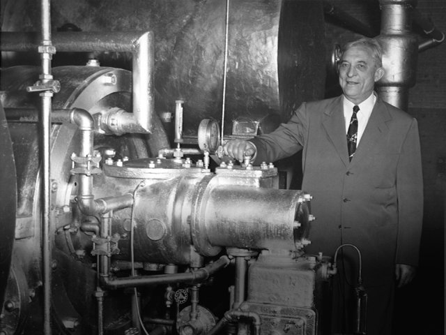 En 1902, el fundador de la compañía, Willis Carrier, desarrolló el primer equipo de aire acondicionado moderno.