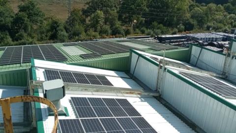Instalación fotovoltaica en la planta de Okondo (Álava).