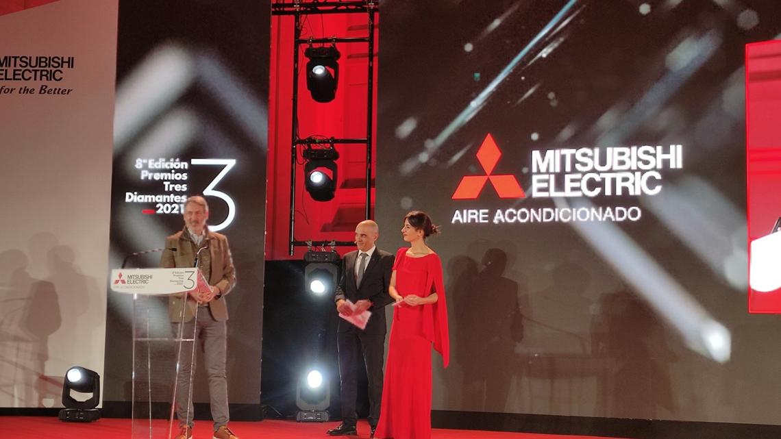 Ismael Albarrán, director general de Promec, tomó la palabra para agradecer a Mitsubishi Electric tras la entrega del premio Finalista Plata superior a 200 kW.