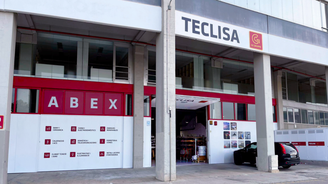 Fachada del nuevo establecimiento de Teclisa en Badalona.