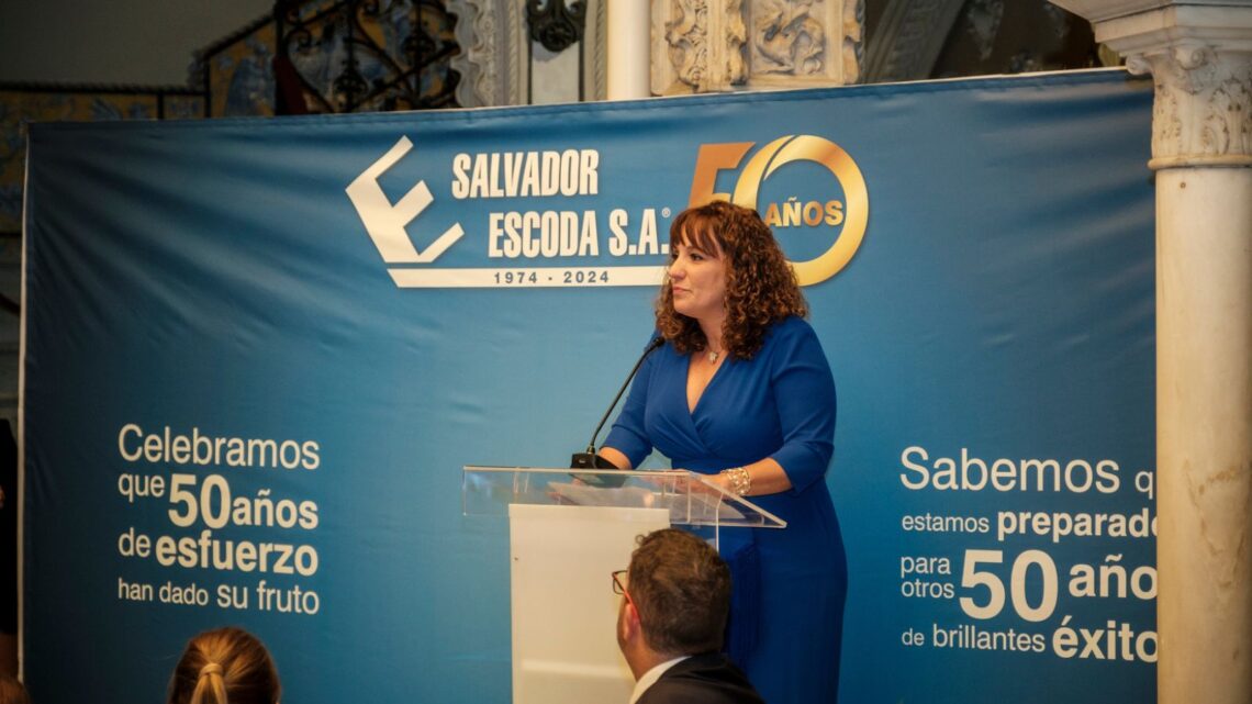 Salvador Escoda celebra en Sevilla su primera fiesta de 50º aniversario.