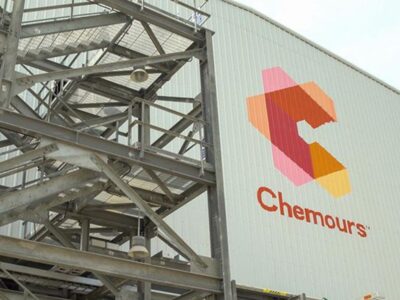 Las acciones de Chemours caen un 35 % tras la suspensión de su director ejecutivo