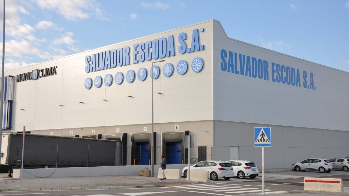 Nuevo centro logístico de Salvador Escoda en Sevilla.